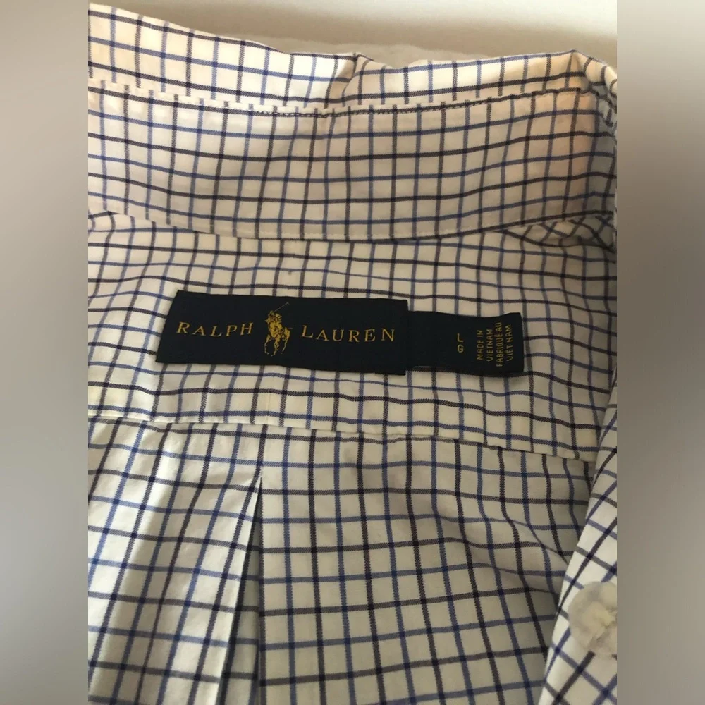 Button down - Picture 2 of 2